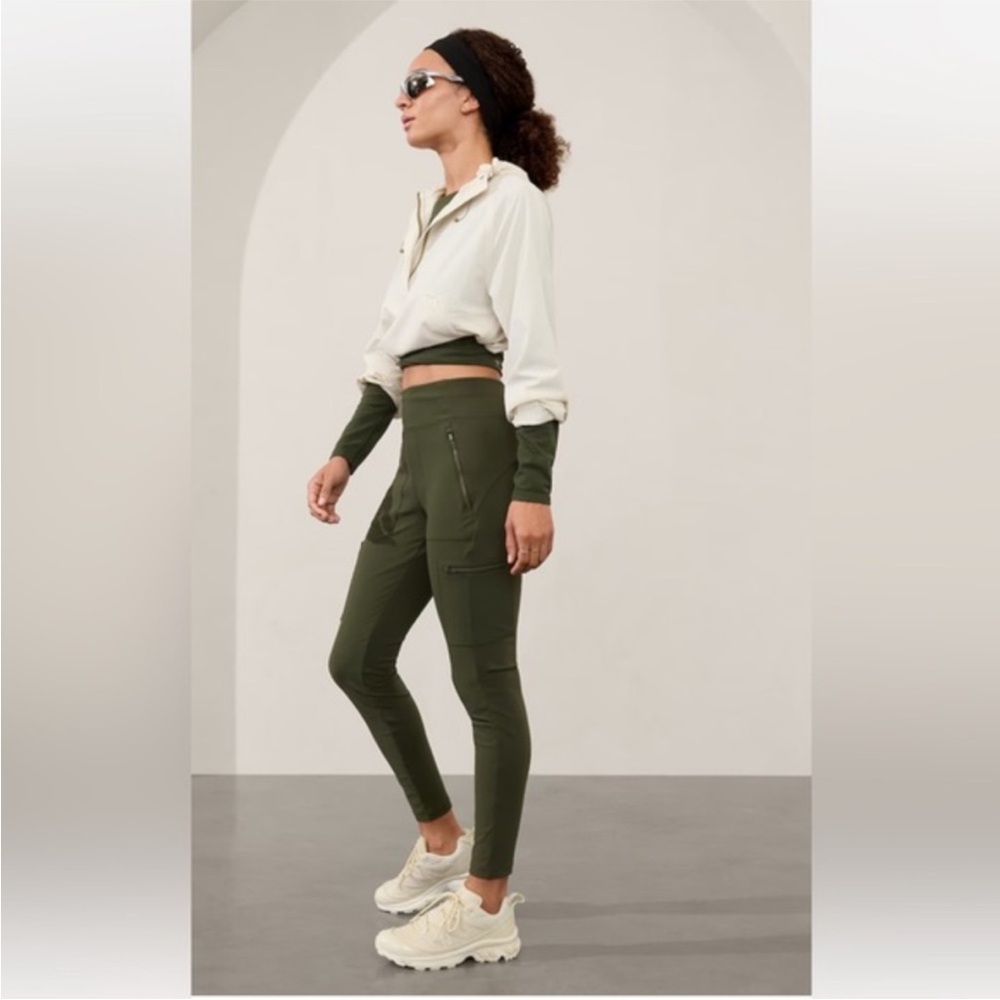 Athleta Headlands Hybrid High-Rise Cargo Leggings